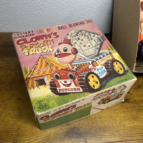 1960s Clowns Popcorn Truck Tin Toy in Box Battery Operated Japan 6568 - As Is - Picture 2 of 12