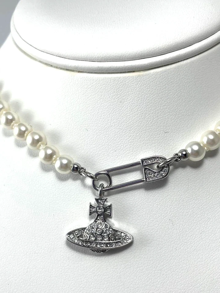Vivienne Westwood Blanco Perla Seguridad Pin Clip Dije Plata Collar Gargantilla Cadena Foto 2 de 3