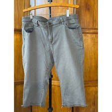 Lane Bryant Women's Gray Denim Capri Pants Size 18 Stretch Mid Rise Plus Size