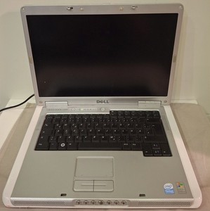 Dell Laptop  Inspiron E6400 Series 15,6" Display  ( 1956 )