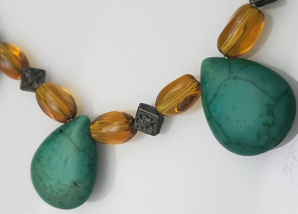 Green Gemstone Amber Glass Beaded Necklace Teardrop Handcrafted Silver Tone - Image 4 of 4