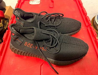 adidas Yeezy Boost 350 V2 Bred Black/Red Primeknit Low Top Lace-Up CP9652