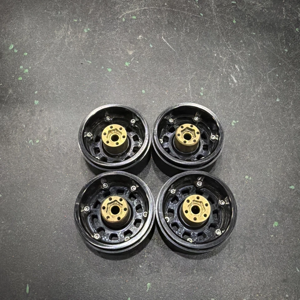 4x Vanquish 2.2 Aluminum KMC tank wheels - Image 2 of 2