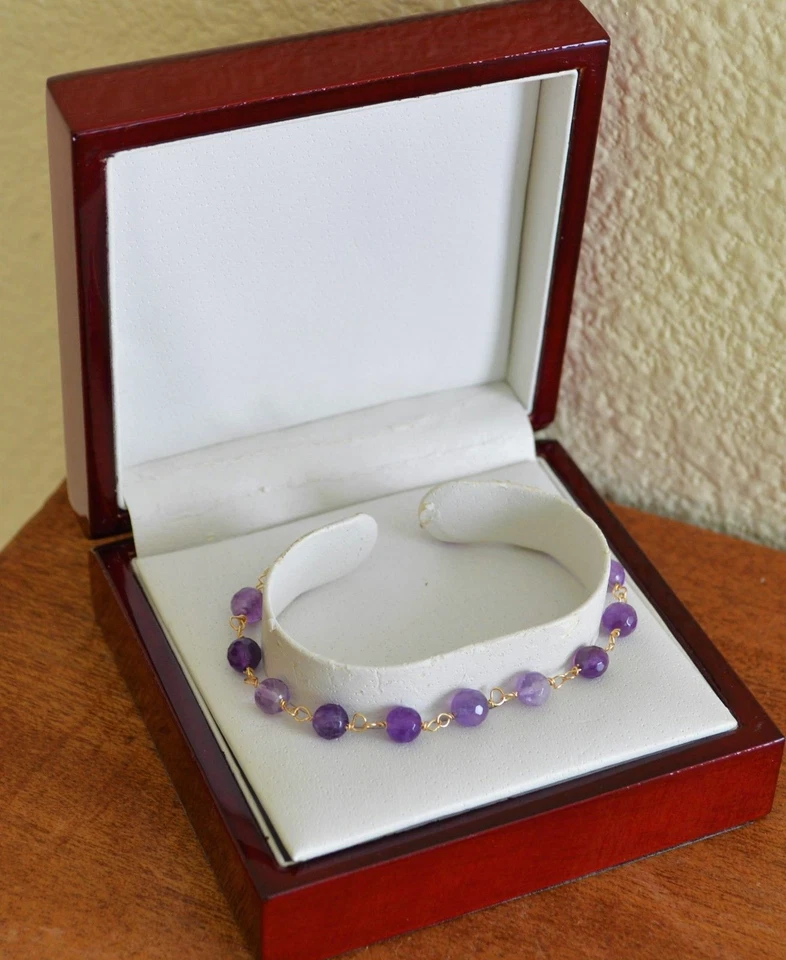 Hermosa pulsera de oro amarillo envuelta en alambre de amatista facetado natural hecha a mano Foto 2 de 4