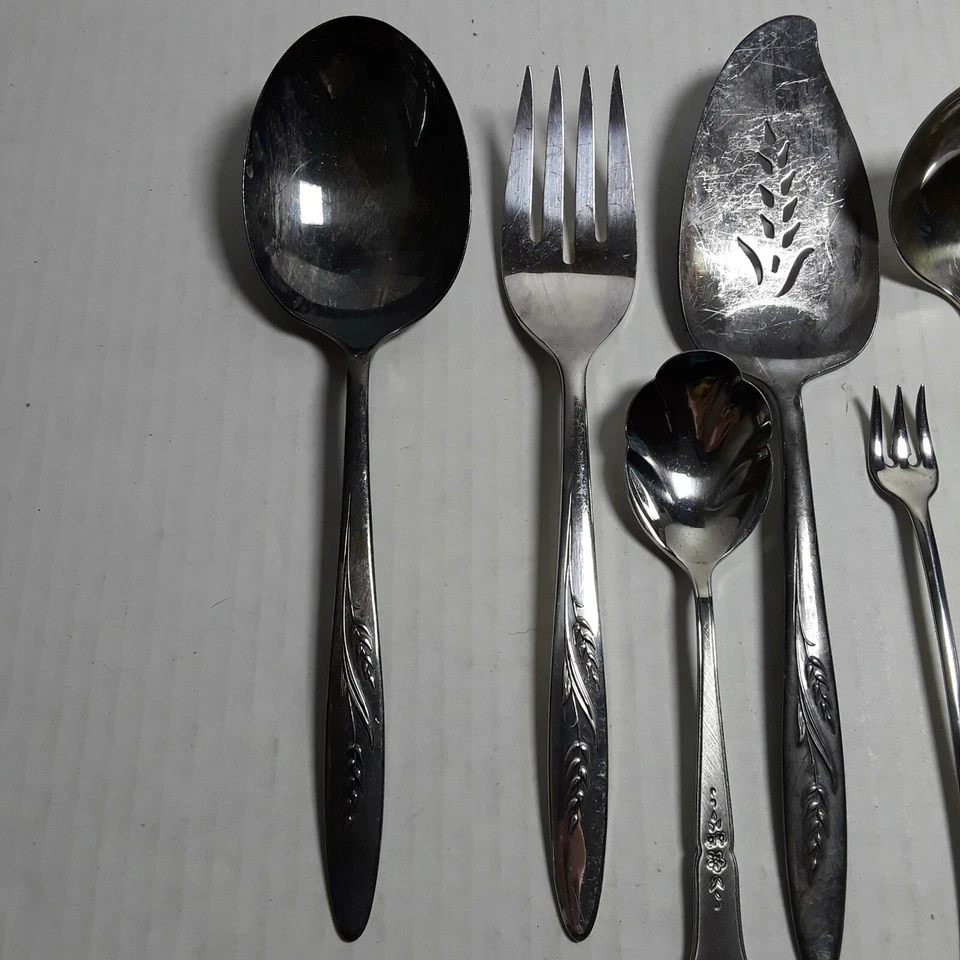 Lot of 7 Community Plate Wheat Pattern and Oneida Flatware Serving Pieces  - Image 2 of 4