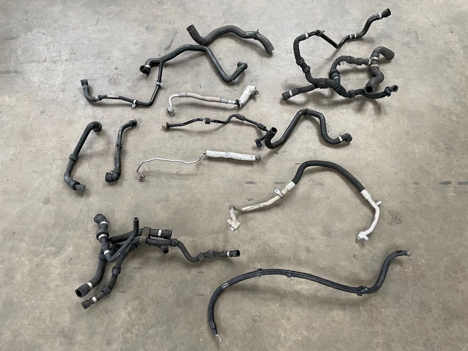 Juego de tubos de manguera de agua refrigerante motor Mercedes CLA45 AMG W117 14-18 2,0 L 1352 OEM Foto 2 de 4