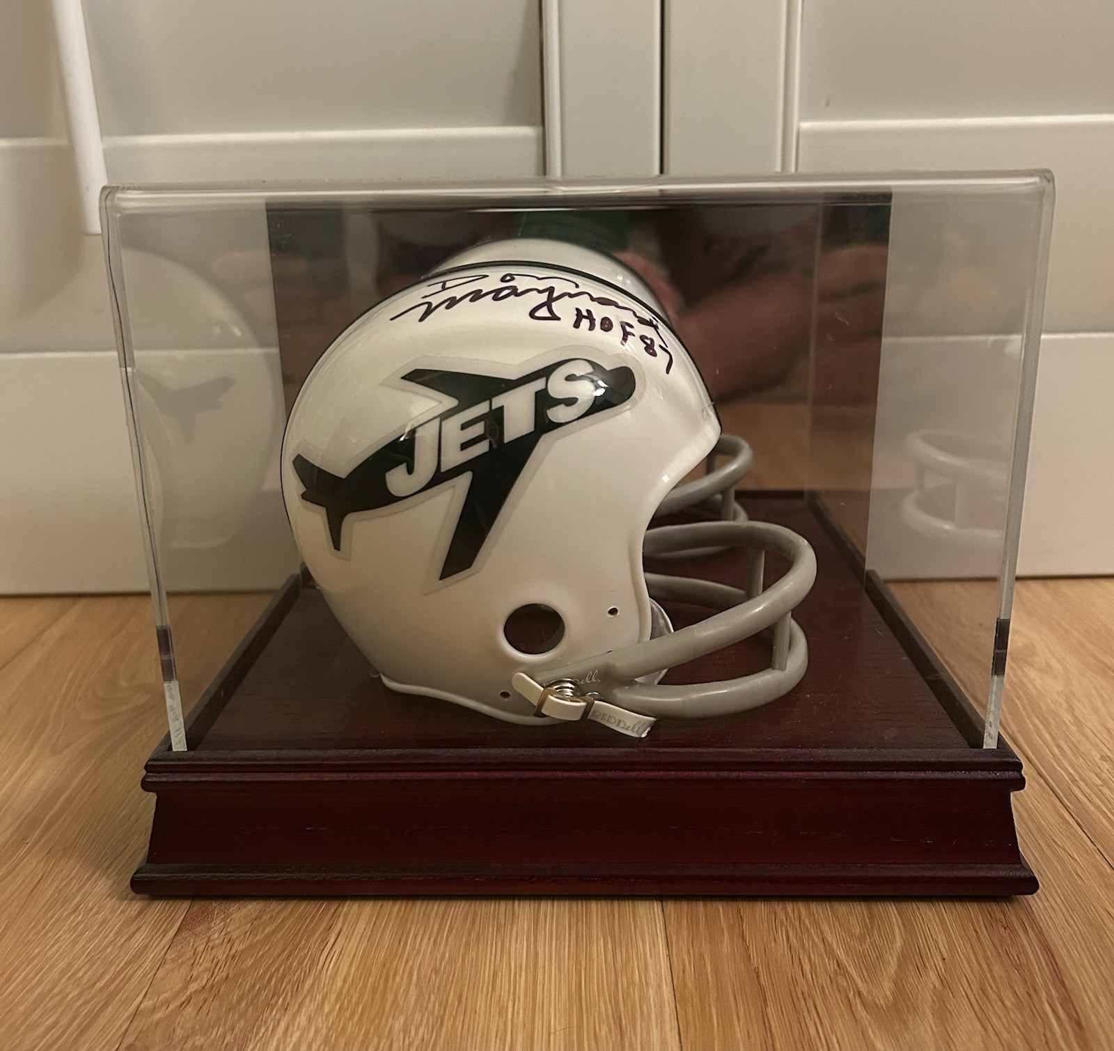 W/ Mirrored Display Case - Hof &lsquo;87
