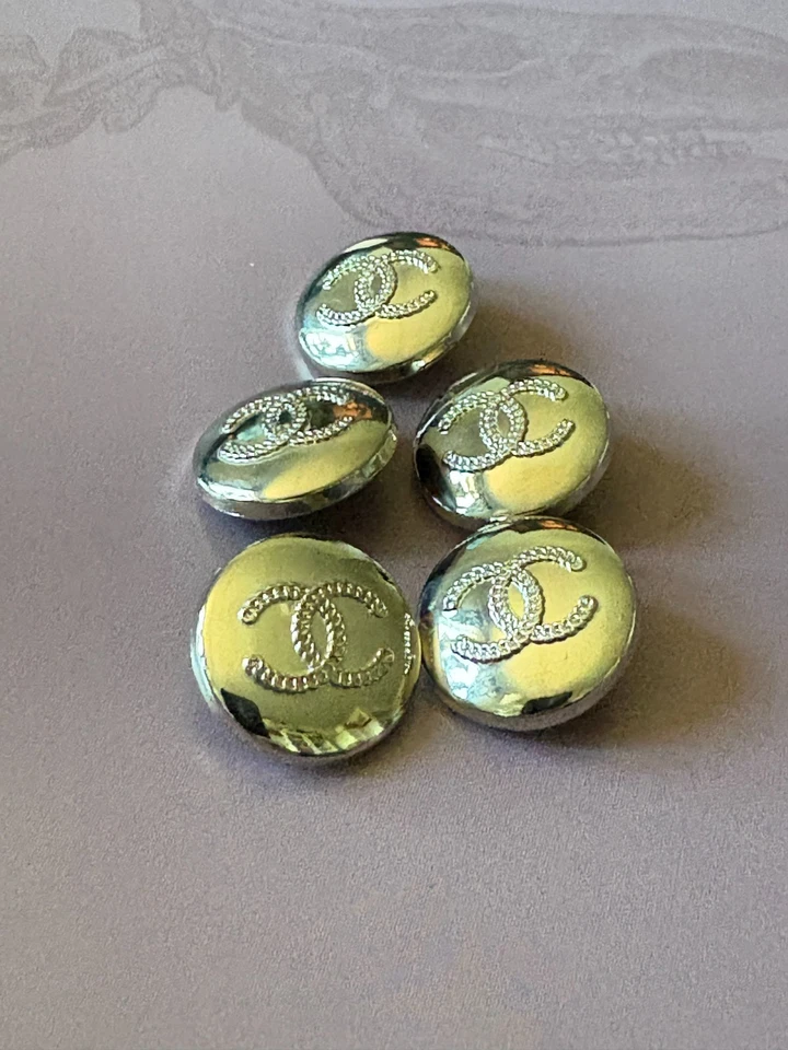 5 CHANEL Silver CC Logo Buttons Reflective Mirror 20mm - Image 2 of 3
