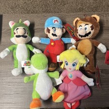 Lot of 5 Nintendo Super Mario Small Stuffed Plush Luigi Yoshi Mario Peach.