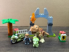 LEGO DUPLO 10939 Jurassic Park T. Rex & Triceratops Dinosaur Breakout READ