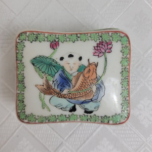 Vintage Chinese Porcelain Famille Rose  Koi Handpainted Trinket Box 2.5”x 2”