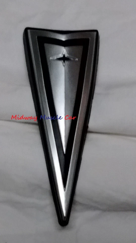 1967 1968 1969 67 68 69 Pontiac Firebird parachoques delantero punta de flecha adorno emblema Foto 2 de 4
