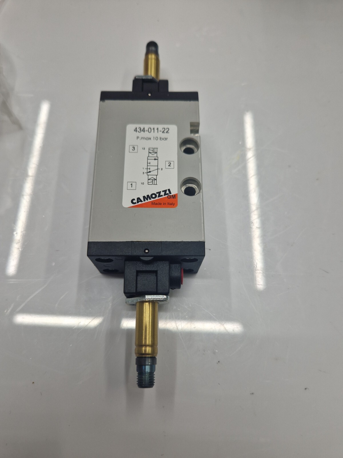 Camozzi 434-011-22,Electropneumatic valve-3/2-operation 1/4 bsp -sol sol