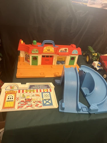 Vintage 1986 Fisher Price Little People Main St #2500