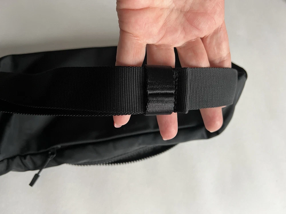 lululemon Everywhere Belt Bag in sleek black