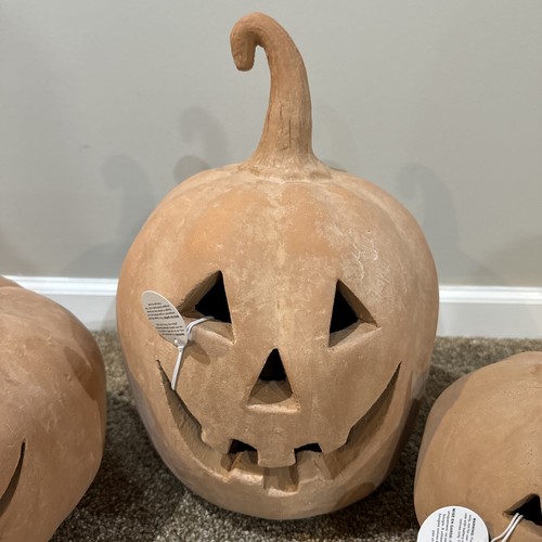 Set of 3 NEW Pottery Barn Handmade Terracotta Jack O Lantern Pumpkins SM MED LG - Imagen 3 de 7