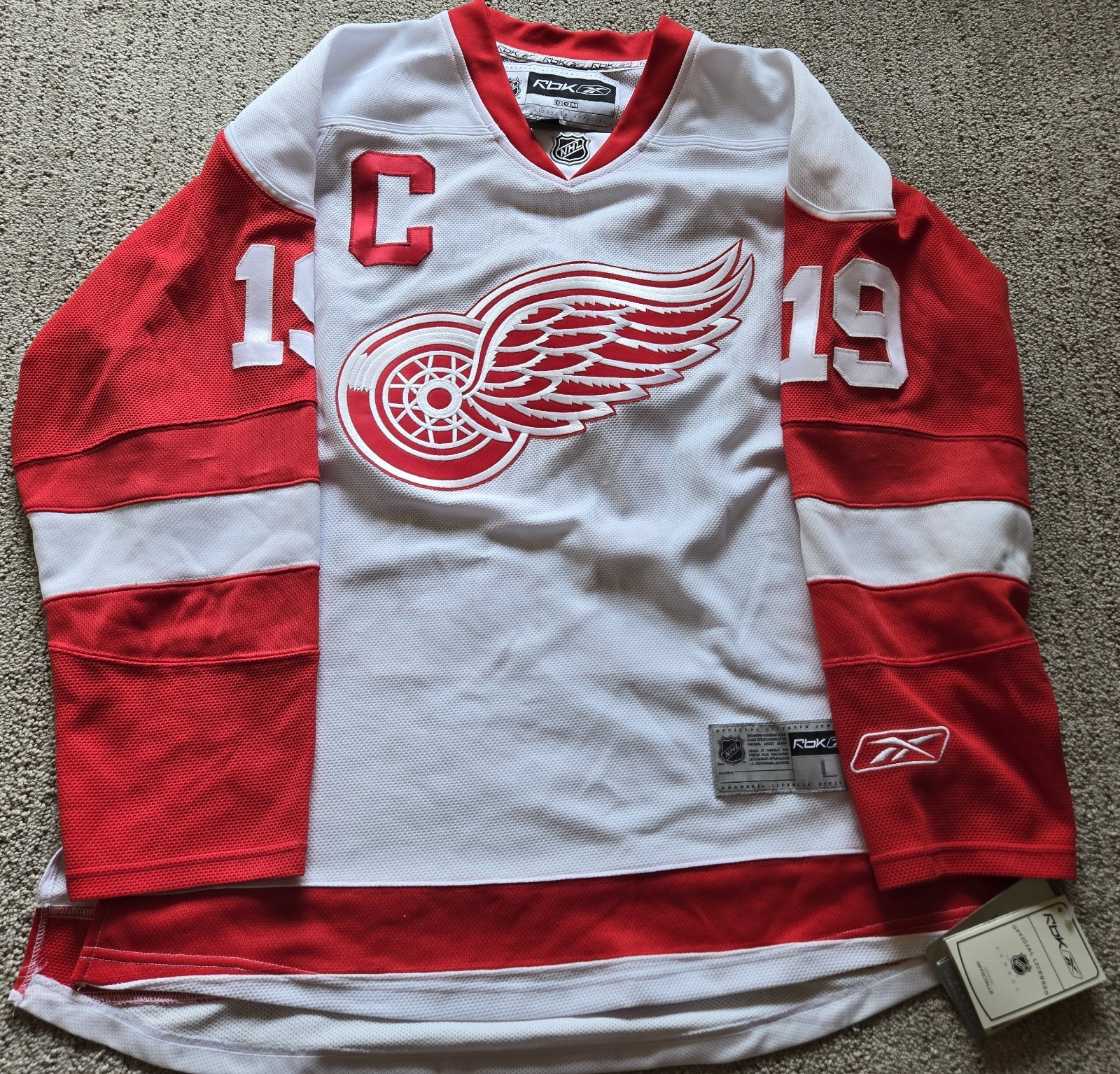 NWT Reebok Steve Yzerman #19 Detroit Red Wings NHL Hockey Jersey White Men's...