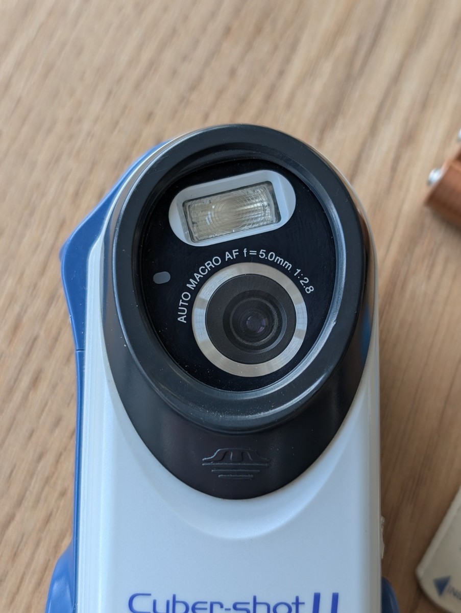 Sony Cyber-shot U DSC-U60 Underwater Digital Camera + Memory Stick