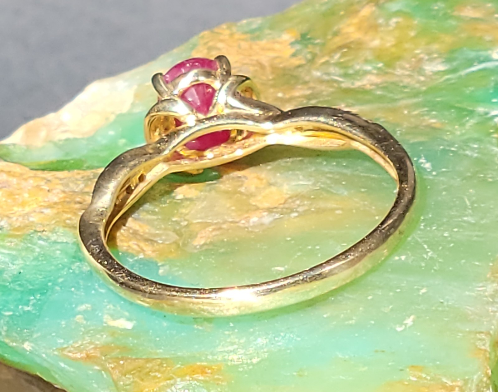 🍒 Vtg 10k Solid Gold Ring (Yellow) Oval Ruby Dia… - image 8