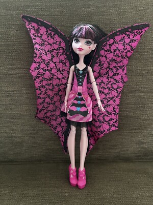 YS MONSTER HIGH Doll Dracula GHOUL-TO-BAT TRANSFORMATION DOLL w WINGS and shoes