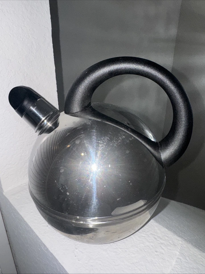 Tetera Tramontina 18/10 acero inoxidable 2 cuartos mango aislado Foto 3 de 4