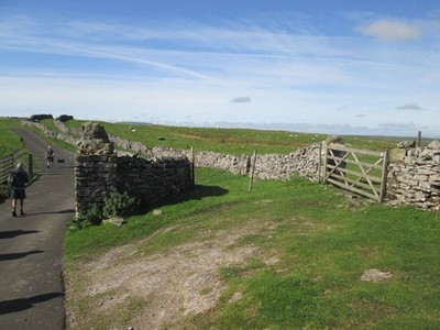 Photo A3 Cold  Keld  Gate  at  footpath  junction Cam Houses The Pennine c2016