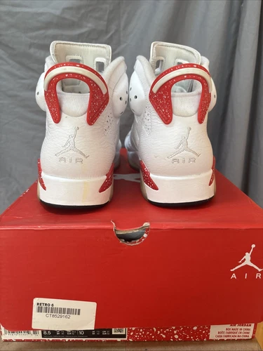 Nike Air Jordan Retro 6 “Red Oreo” Size 8.5M,with Original Box And Lace Locks.