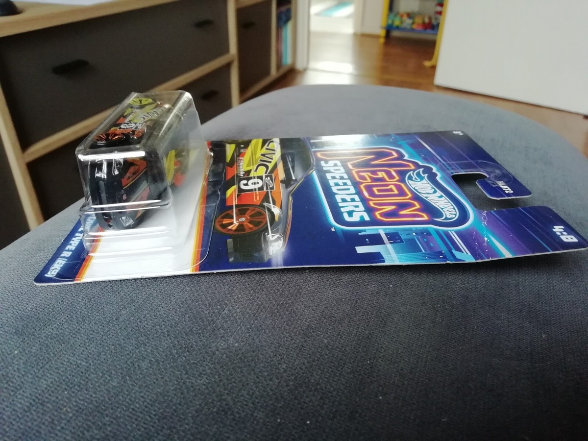 Hot wheels 99 Honda Civic Type R ek9 Neon Speeders 2023 creased