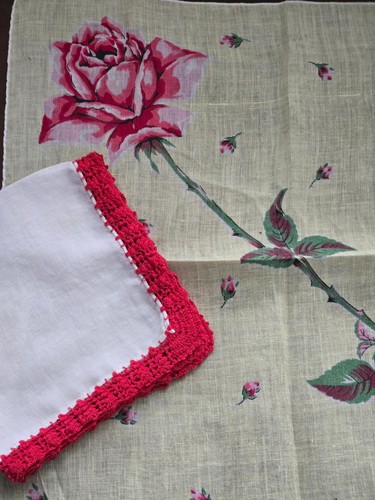 6 gemischte Blumen Baumwolle Taschentücher rosa Töne überbackene handgerollte Säume - Bild 2 von 5