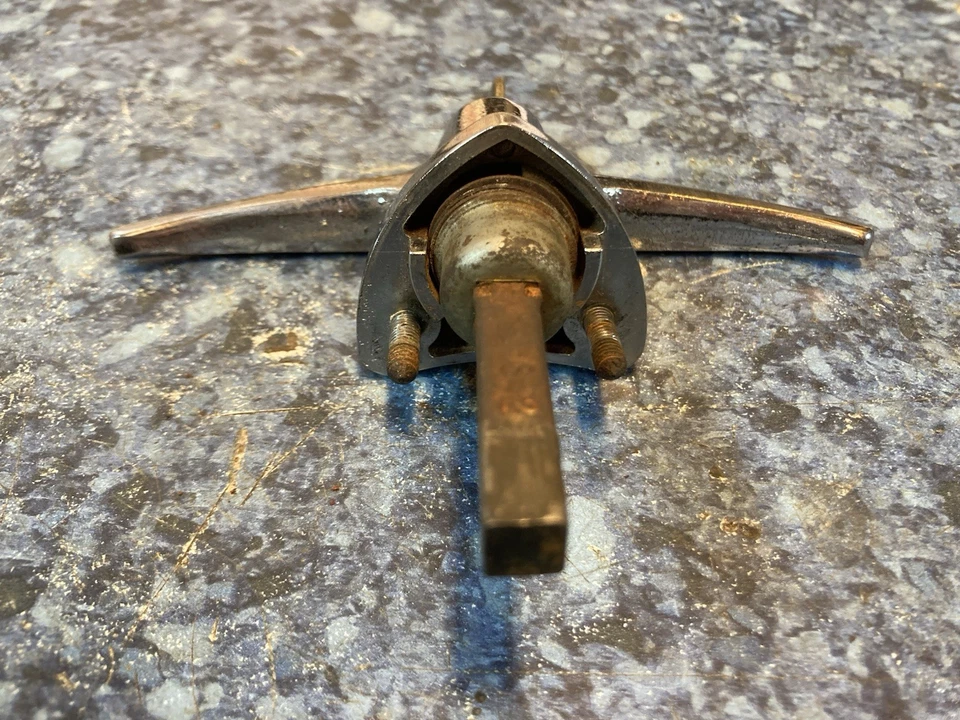 Morris Minor 1000 (1955-1971) Saloon & Convertible Boot Handle With Key Stock02 - Image 4 of 4