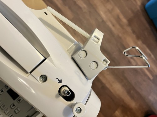 Singer Quantum Futura CE-200 Computerized Sewing/Embroidery Machine New Open Box - Picture 9 of 17