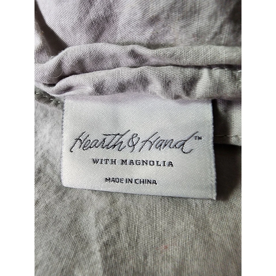 Juego de 2 MAGNOLIA CORAZÓN Y MANO Gris Claro Texturizado Mezcla de Lino KING Almohada Falsa Foto 3 de 4