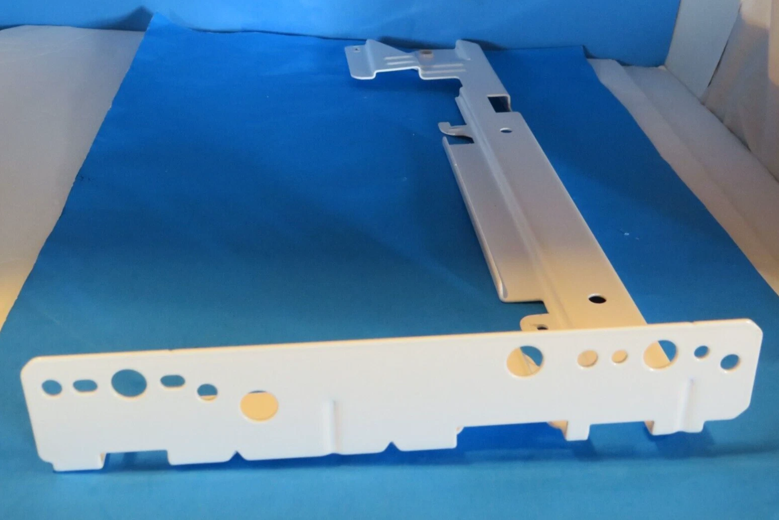 LG Smart Refrigerator LCFC26X: Freezer Drawer Support Bracket Right (P7358)
Opens in a new window or