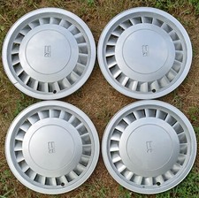 Vtg Oem Oldsmobile Cutless Lot Of 4 Wheel Covers 14 Hub Caps Plastic Vtg Oem Oldsmobile Cutless Lot Of 4 Wheel Covers 14 Hub Caps Plastic