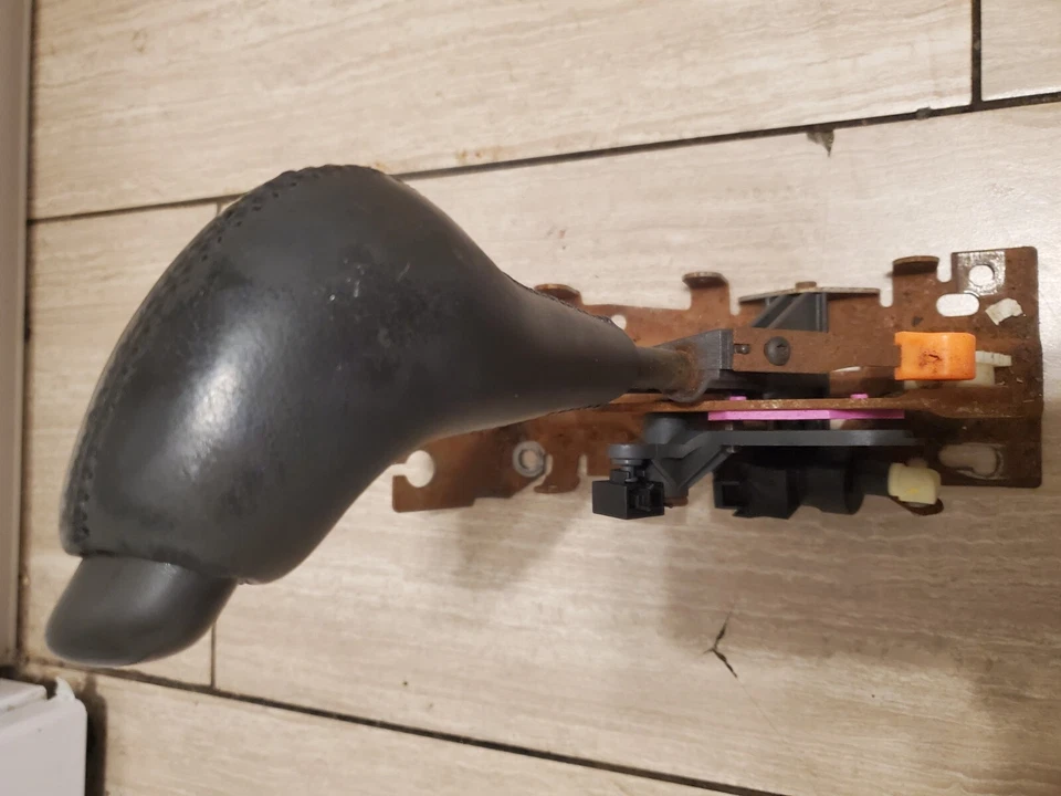 01-04 Olds Alero Conjunto de palanca de cambios de piso Unidad de cambio OEM Transmisión automática Foto 3 de 4