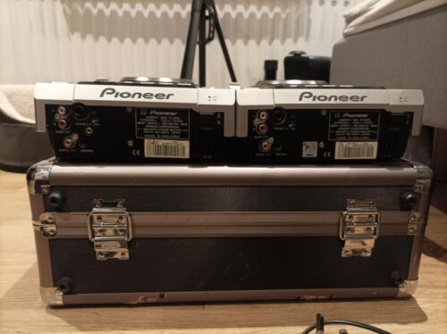 X2 Pioneer CDJ-200 Pair - With Portable Carry Case, ALL Wires Included - Picture 8 of 9