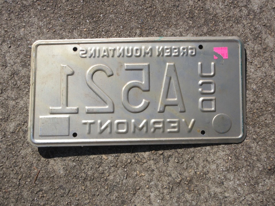 1979 Vermont Used Car Dealer License Plate VT Green Mountains UCD A521