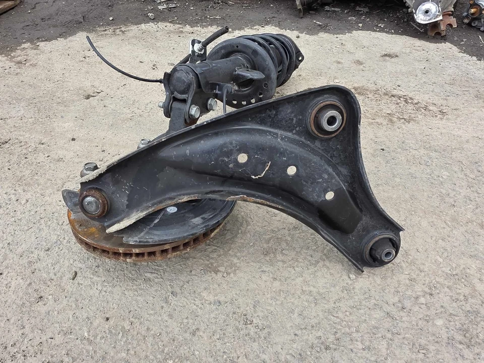 Conjunto de rodilla Nissan LEAF 18-24 pasajero menos rasguños pinza en control inferior Foto 2 de 4