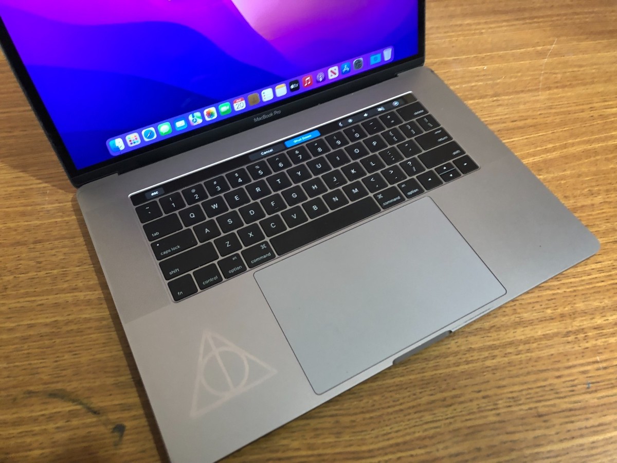 Apple Macbook Pro 2016 - 15inch - Touch Bar - Cycles 367 - Quad i7
