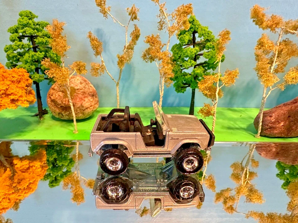 Ford Bronco 1967 plateado metálico Hot Wheels muy raro 2014 Mattel, 1186MJ 1 NL Foto 2 de 3