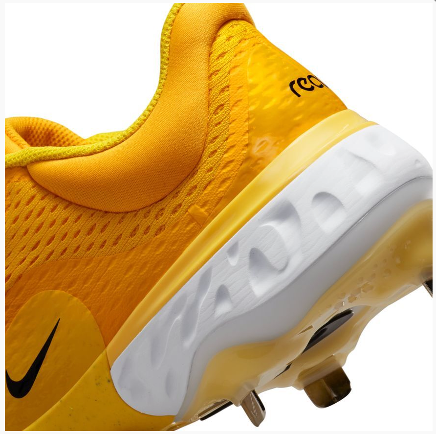 gold nike baseball cleats
