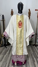 WHITE IVORY VESTMENT CHASUBLE & STOLE