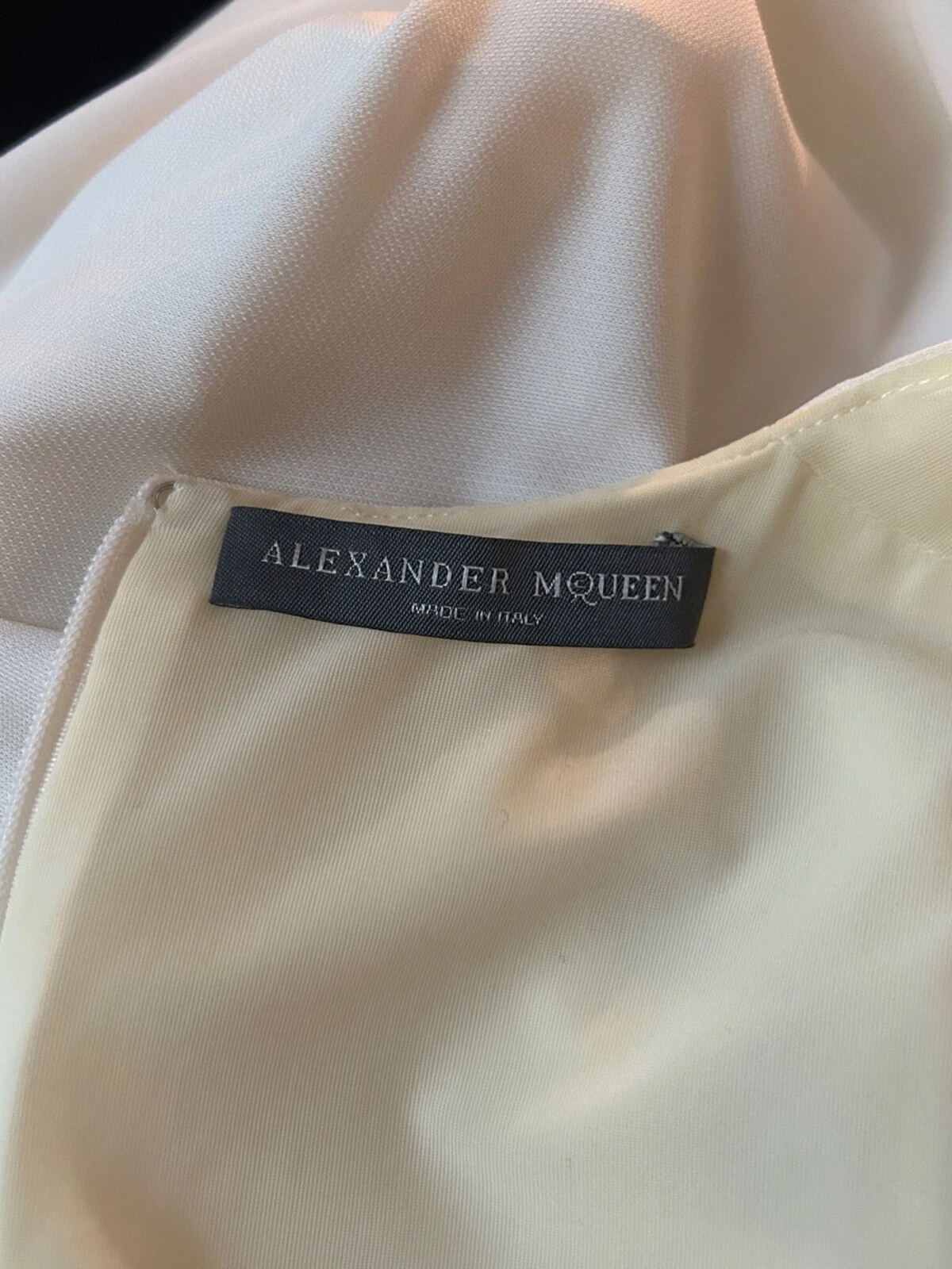 Abito smanicato Alexander McQueen bianco e nero drappeggiato con cintura IT 40 US 4