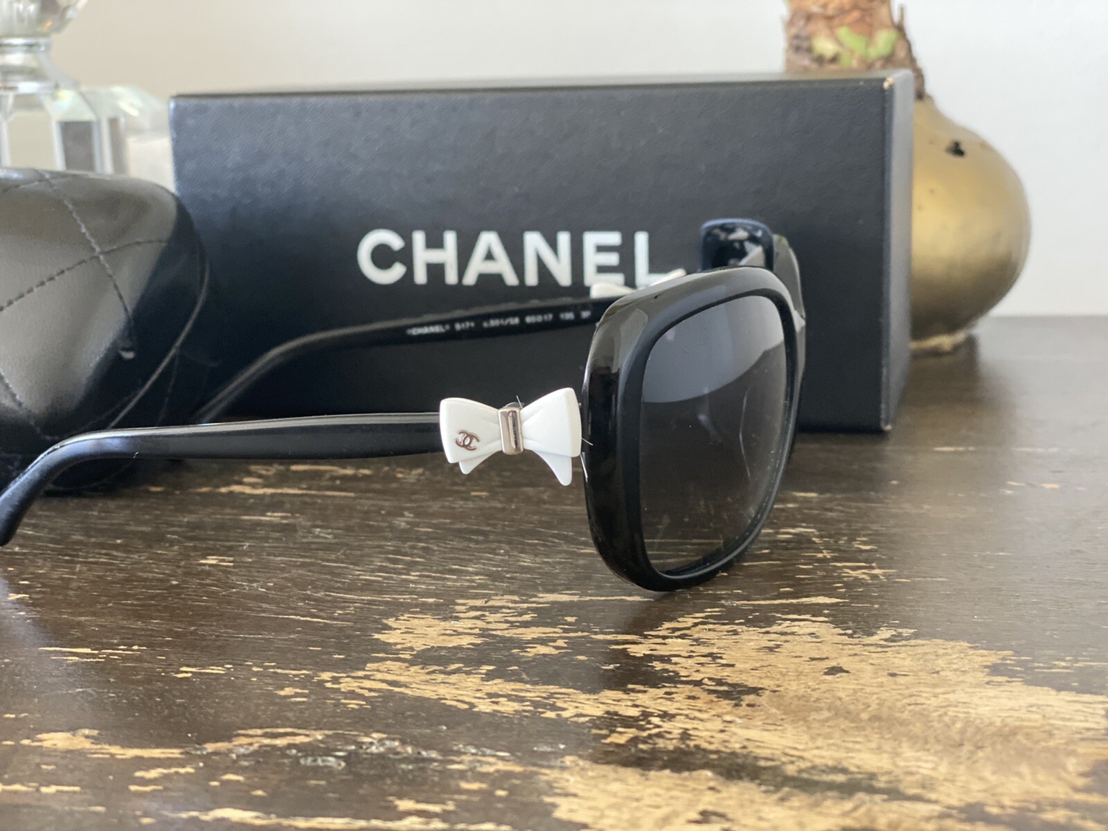 Vintage CHANEL sunglasses with white bows, Gem