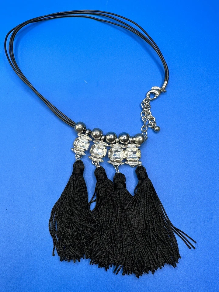 Chico's 项链流苏黑色皮革厚水晶 3 立弦声明 — 第 4/4 张图片