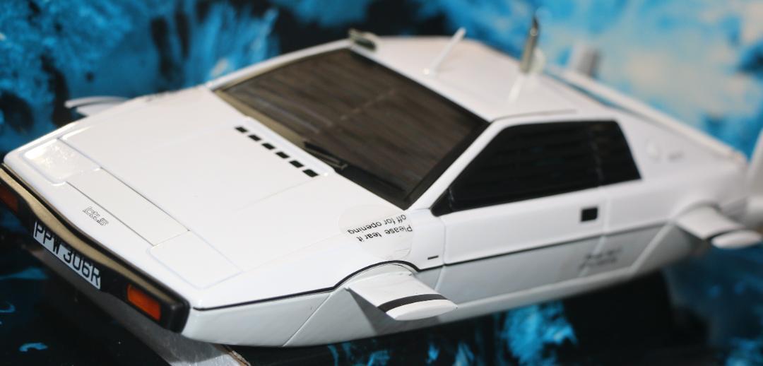 AUTOart 1/18 Lotus Esprit Diving Mode 007 Collection Mini