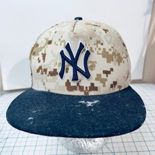 New Era New York Yankees 9FIFTY Snapback Hat Digital Desert Camo M/L Distressed