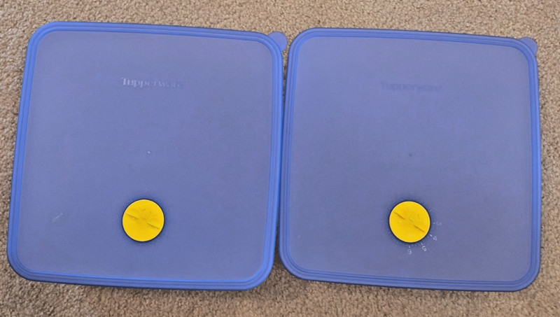Tupperware Freezer Mate Dial-A-Date on Lid - Large 9.7-12.3 Cups - Set 2 !!! New