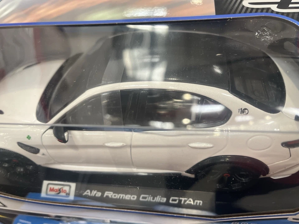 Alfa Romeo Guilia GTAm, Maisto масштаб 1:18 - Изображение 4 из 4