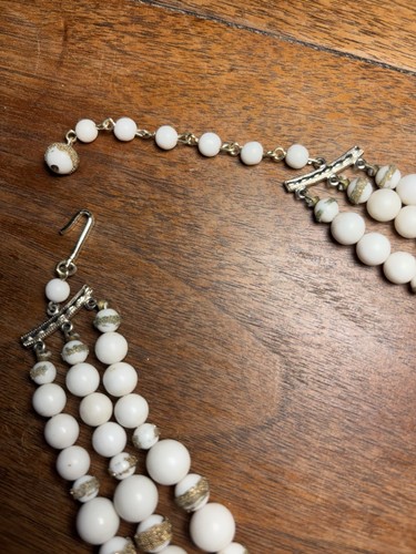 Collana Vintage 3 Fili Bianco e Oro Glitterato Perline Con Orecchini Stampati Giappone - Foto 3 di 9